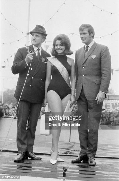 The News of the World Star Gala. Ron Moody, left, and Roger Moore are pictured, 10th May 1969.