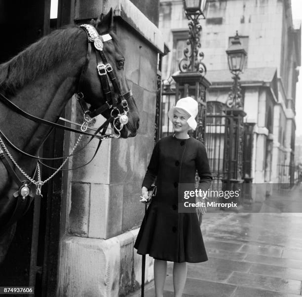 When 'pink' Dorothy Provine arrived in London today she wanted to see the town and do some rubber necking at the famous sights, 22nd May 1962.