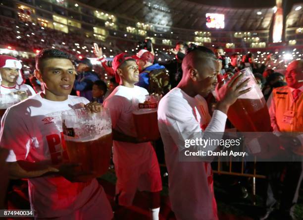 Paolo Hurtado, Wilder Cartagena and Luis Advincula of Peru celebrate the qualification after the second leg match between Peru and New Zealand as...