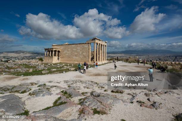 the erechtheion temple and the porch of the caryatids in athens,greece - poseidon sculpture 個照片及圖片檔