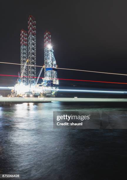 jackup plataforma petrolífera - plataforma para la exploración de petróleo fotografías e imágenes de stock