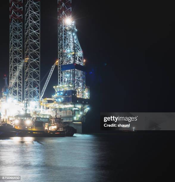 jackup plataforma petrolífera - plataforma para la exploración de petróleo fotografías e imágenes de stock
