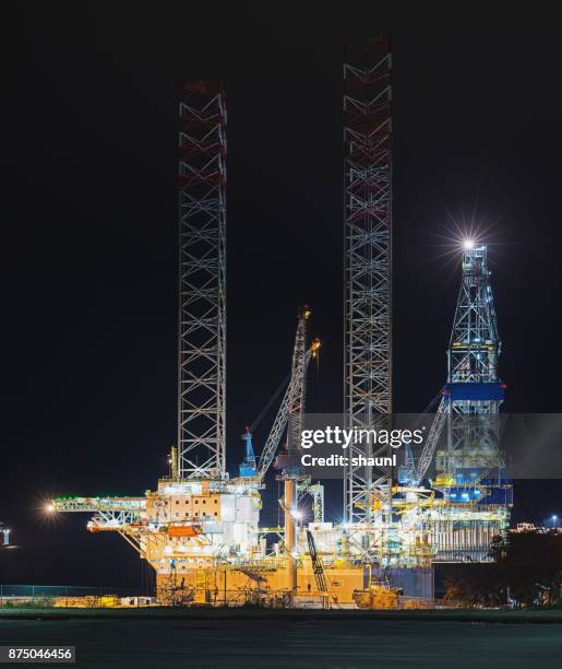 jackup plataforma petrolífera - plataforma para la exploración de petróleo fotografías e imágenes de stock