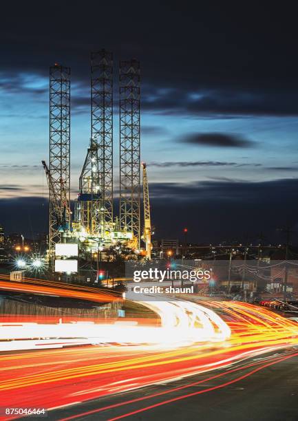 hora de acometidas aparejo de aceite - plataforma para la exploración de petróleo fotografías e imágenes de stock