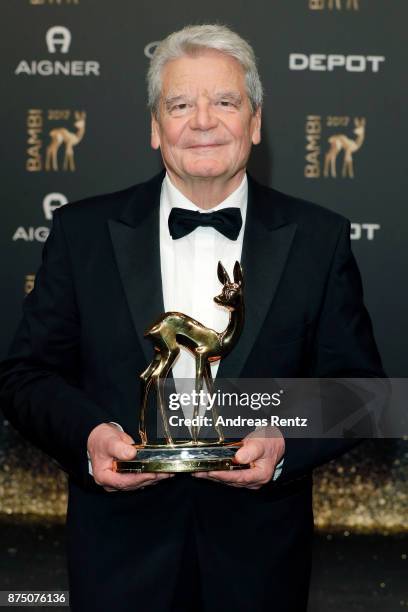 Millenium' award winner Joachim Gauck poses with award at the Bambi Awards 2017 winners board at Stage Theater on November 16, 2017 in Berlin,...