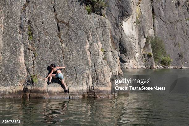 deep water soloing at banks lake, wa - soloing stock pictures, royalty-free photos & images