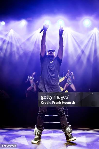 Jamaican singer Sean Paul performs live on stage during a concert at the Tempodrom on November 16, 2017 in Berlin, Germany.