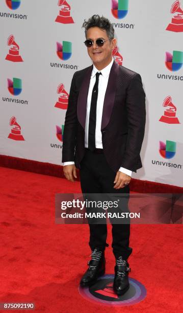 Spanish singer Alejandro Sanz arrives for the 18th Annual Latin Grammy Awards in Las Vegas, Nevada, on November 16, 2017. / AFP PHOTO / Mark RALSTON