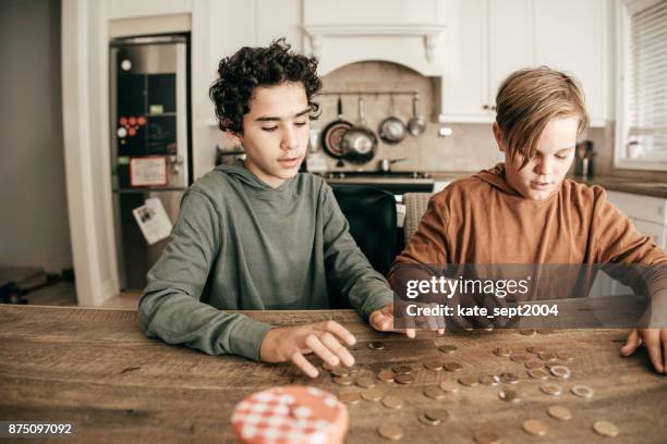 teens counting savings - 10-15 2004 stock pictures, royalty-free photos & images