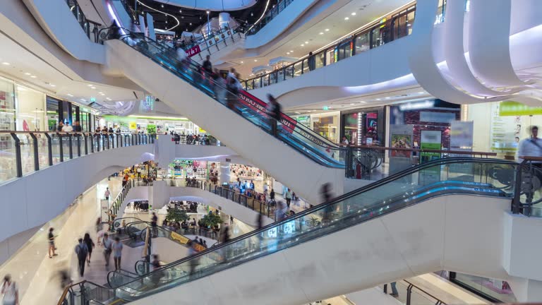 https://media.gettyimages.com/id/875113066/video/time-lapse-of-shopping-mall-escalator.jpg?b=1&s=640x640&k=20&c=fu5y-FhEWBGW3aSYHvIMlPgNz7W-c-ggW3sEDJ1opWk=