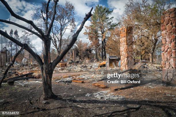 burned neighborhood - forest fire house stock pictures, royalty-free photos & images