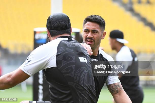 Peta Hiku and Shaun Johnson warm up during the New Zealand Kiwis captain's run on November 17, 2017 in Wellington, New Zealand.