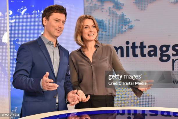 Sascha Hingst and Jessy Wellmer during the 'ARD Mittagsmagazin' photo call on November 16, 2017 in Berlin, Germany.