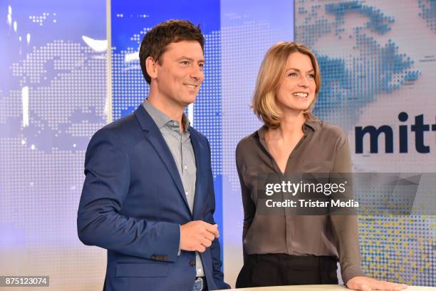 Sascha Hingst and Jessy Wellmer during the 'ARD Mittagsmagazin' photo call on November 16, 2017 in Berlin, Germany.