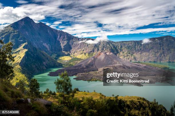 view of segara anak from the crater rim of mt.rinjani, indonesia - lombok bildbanksfoton och bilder