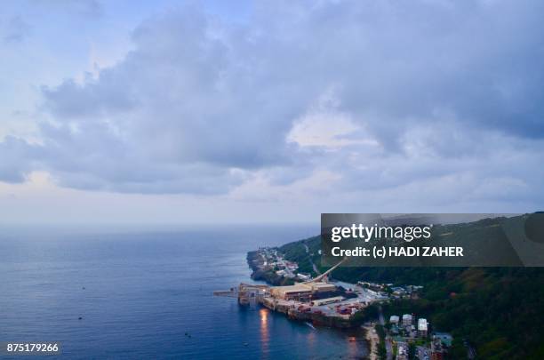 flying fish cove | christmas island | australia - christmas island stock-fotos und bilder