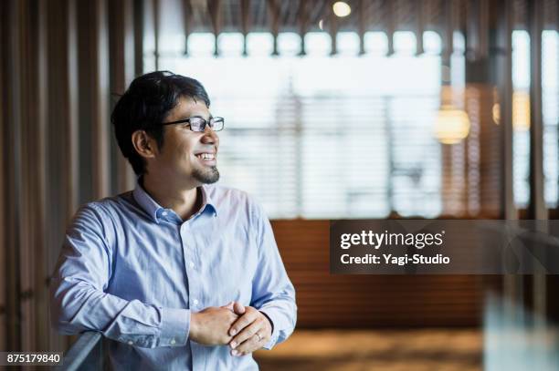 retrato del empresario adulto medio - exclusivamente japonés fotografías e imágenes de stock