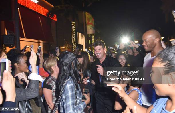 Robin Thicke performs at The Annual Rodeo Drive Holiday Lighting Celebration on November 16, 2017 in Beverly Hills, California.