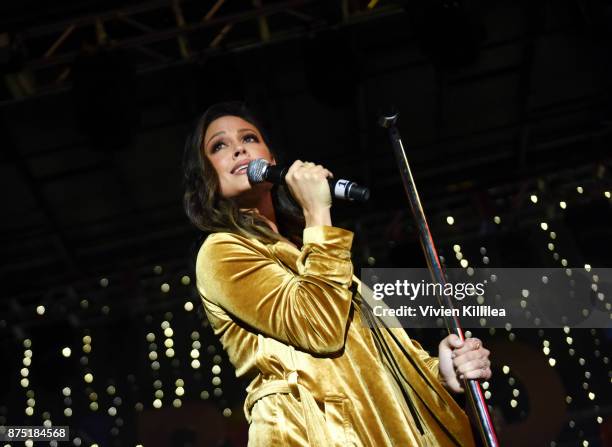 Vanessa Lachey attends The Annual Rodeo Drive Holiday Lighting Celebration on November 16, 2017 in Beverly Hills, California.