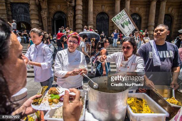 Farmers, food security activists and chefs on 16 November 2017 promoted a banqueting in front of the Municipal Theater in downtown Sao Paulo, Brazil,...