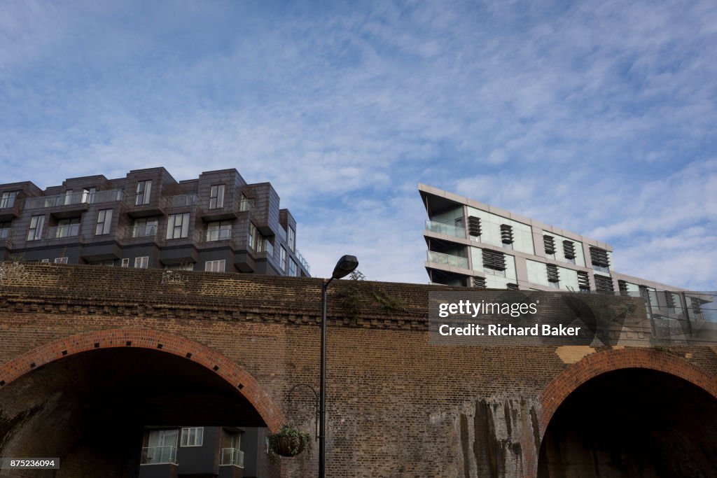 Southwark Railway Bridge And New Homes