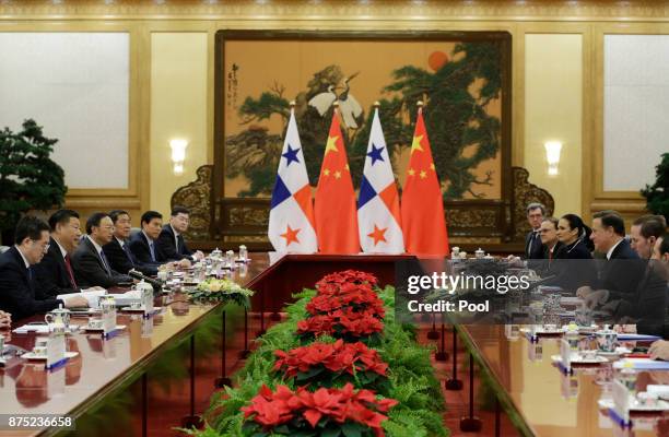 Chinese President Xi Jinping and Panama's President Juan Carlos Varela attend a meeting at the Great Hall of the People on November 17, 2017 in...