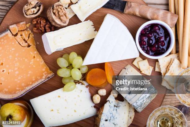 cheese platter with fruits and wine - cheese platter stock-fotos und bilder