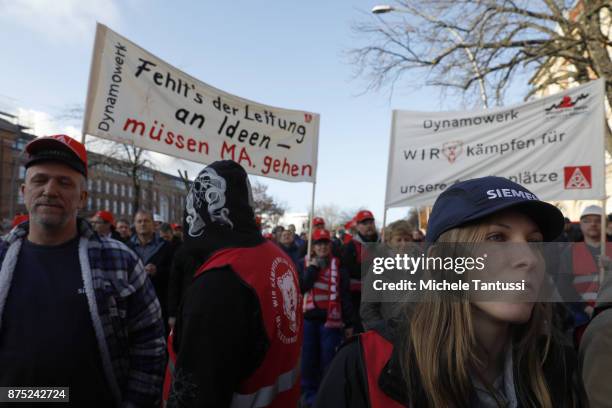 Workers employed by German engineering company Siemens protest pending layoffs in front of the Siemens dynamo factory on November 17, 2017 in Berlin,...