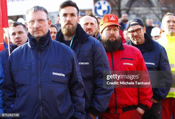 Workers employed by German engineering company Siemens protest pending layoffs in front of the Siemens dynamo factory on November 17, 2017 in Berlin,...