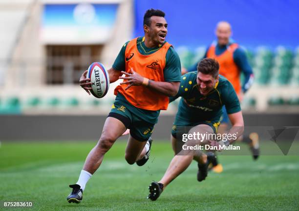 Will Genia of Australia evades team mate Sean McMahon during the Australia Captain's Run at Twickenham Stadium on November 17, 2017 in London,...