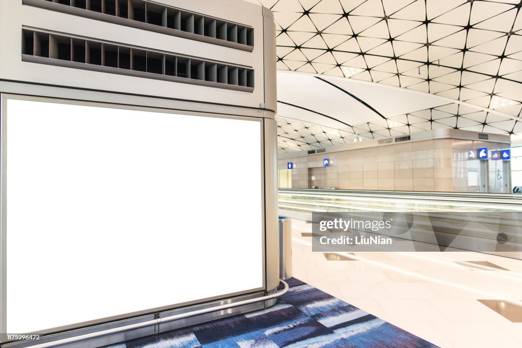 Cornice pubblicitaria vuota in aeroporto