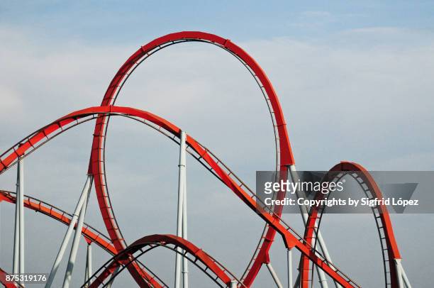 rollercoaster - achterbahn stock-fotos und bilder