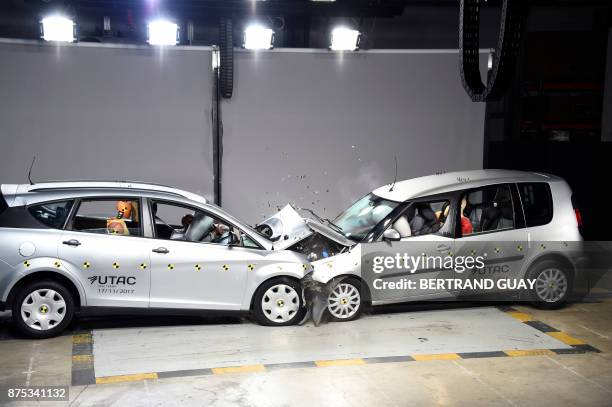 Front Crash 131 Frontal Collision Stock Photos, High-Res Pictures, and Images ...
