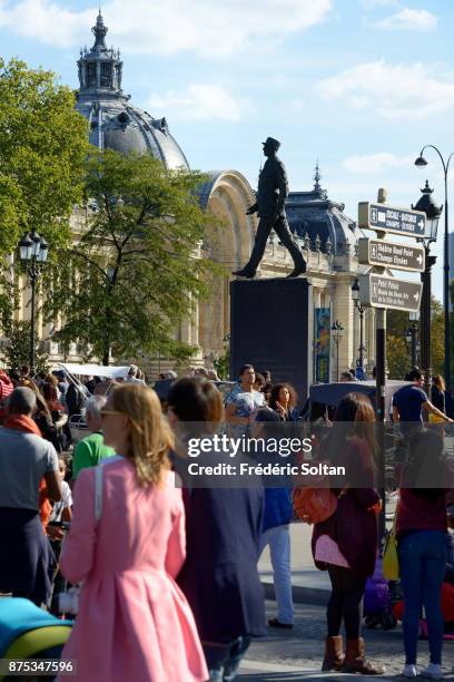 Tourists and Parisians enjoy the Champs Elysées during the 2016 car-free day organised in Paris across 45% of the area of the city on September 25,...