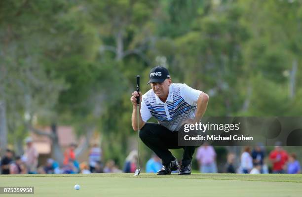 Kevin Sutherland lines up a putt during the final round of the Charles Schwab Cup Championship held at Phoenix Country Club on November 12, 2017 in...