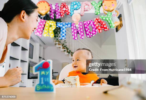 celebrating my first birthday - first birthday 個照片及圖片檔