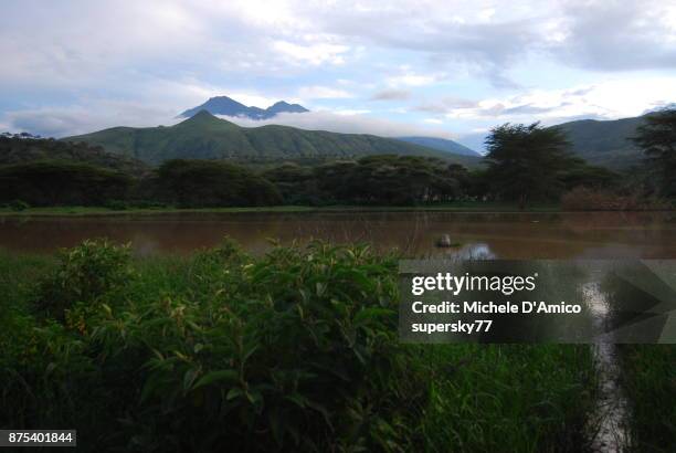 dusk above mount meru and reflections in a pond - mount meru stock pictures, royalty-free photos & images