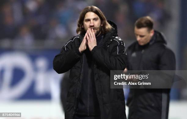 Head coach Torsten Frings of Darmstadt reacts during the Second Bundesliga match between SV Darmstadt 98 and SV Sandhausen at Jonathan-Heimes-Stadion...