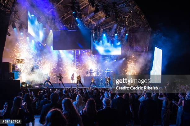 Jennifer Lopez performs during the Dubai International Airshow Gala Dinner at Atlantis The Palm on November 15, 2017 in Dubai, United Arab Emirates.