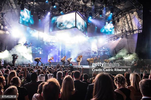 Jennifer Lopez performs during the Dubai International Airshow Gala Dinner at Atlantis The Palm on November 15, 2017 in Dubai, United Arab Emirates.