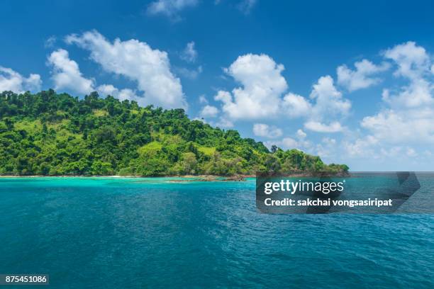 idyllic view of koh chang, mountains and clear sea - hawaii seascape stock pictures, royalty-free photos & images