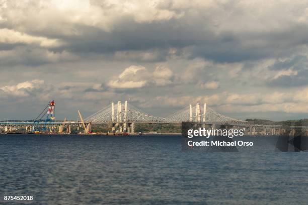 the new tappan zee bridge construction - thruway stockfoto's en -beelden