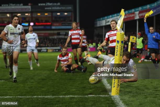 Chris Wyles of Saracens dives over in the corner only for the try to be disallowed during the Aviva Premiership match between Gloucester Rugby and...