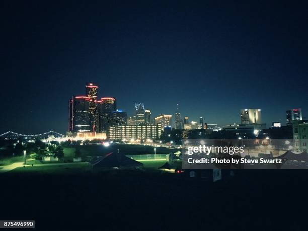 detroit at night - detroit michigan night stock pictures, royalty-free photos & images