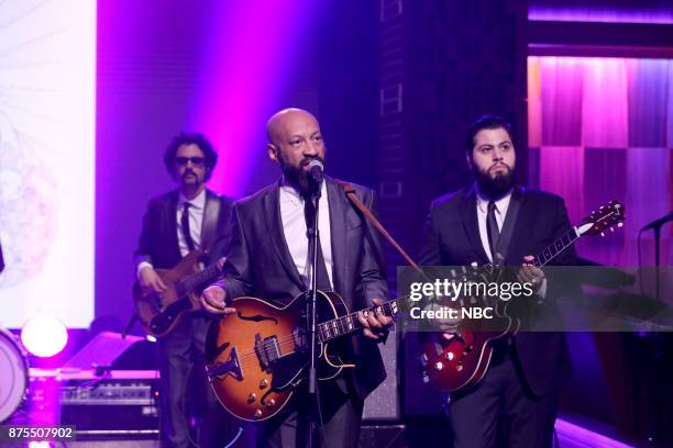 The Roots Fallon 80 Sharon Fallon Stock Photos, High-Res Pictures, and Images - Getty Images