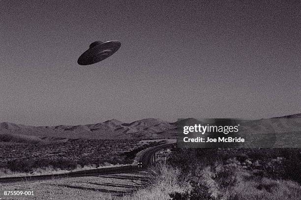 ufo over mojave desert, california, usa (b&w) - ufo stock-fotos und bilder