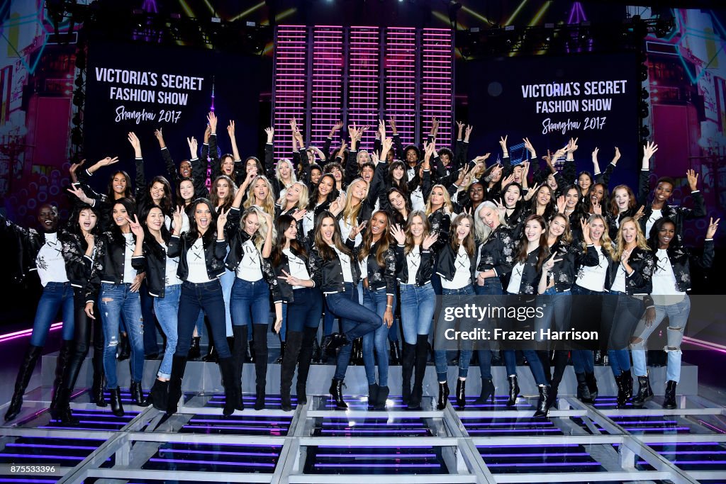 Victoria's Secret Fashion Show 2017 - All Model Appearance At Mercedes-Benz Arena