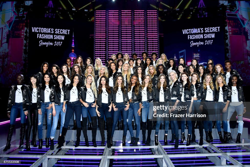 Victoria's Secret Fashion Show 2017 - All Model Appearance At Mercedes-Benz Arena