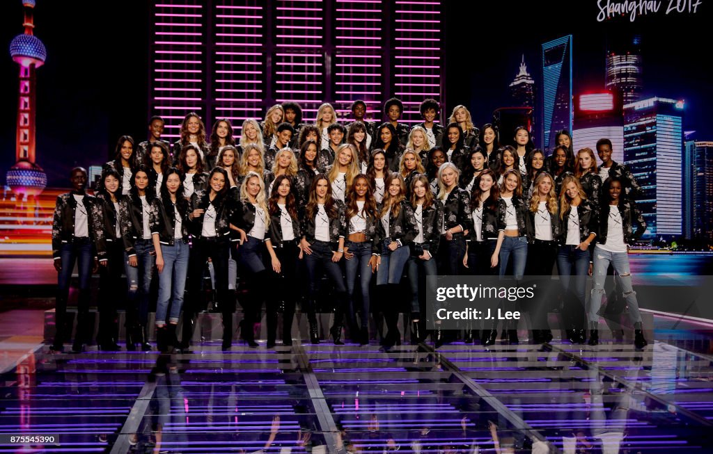 2017 Victoria's Secret Fashion Show Model Group Appearance