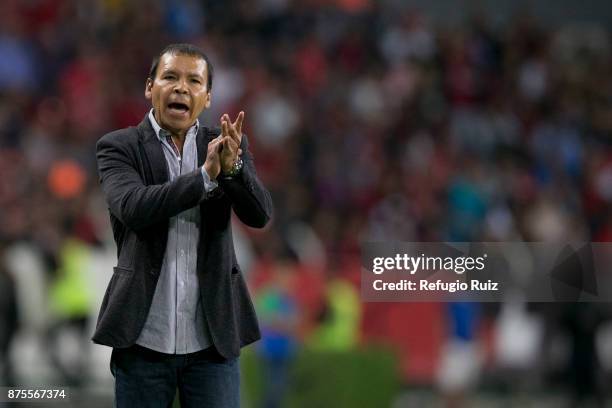 Jose Guadalupe Cruz, coach of Atlas gives instructions to his players during the 17th round match between Atlas and Pachuca as part of the Torneo...